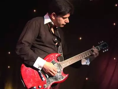 Beim Poppen gibt die spitze Hobbyhure ein Blowjob