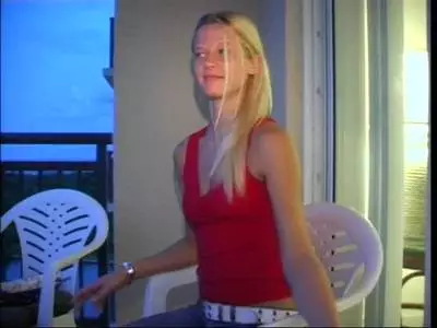 Sexgeiles blondes Mädel wird beim hemmungslosen ficken zum abspritzen gebracht